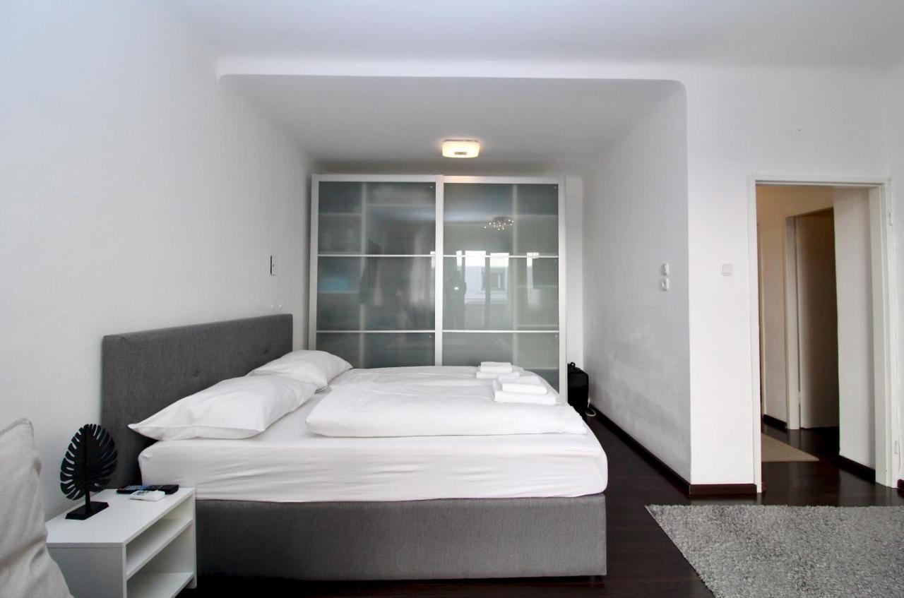 Balcony Apartment - Next To Opera Виена Екстериор снимка