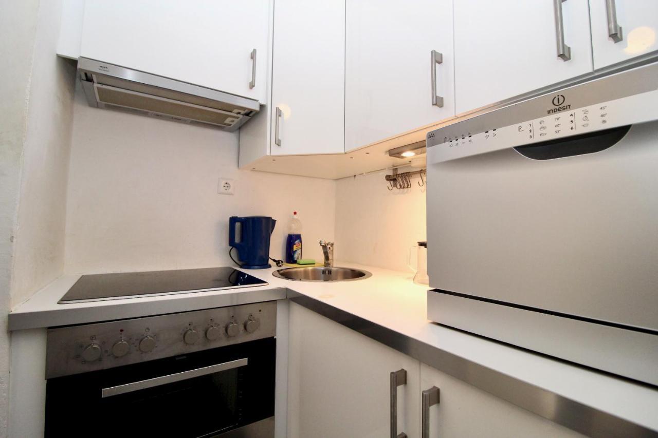 Balcony Apartment - Next To Opera Виена Екстериор снимка