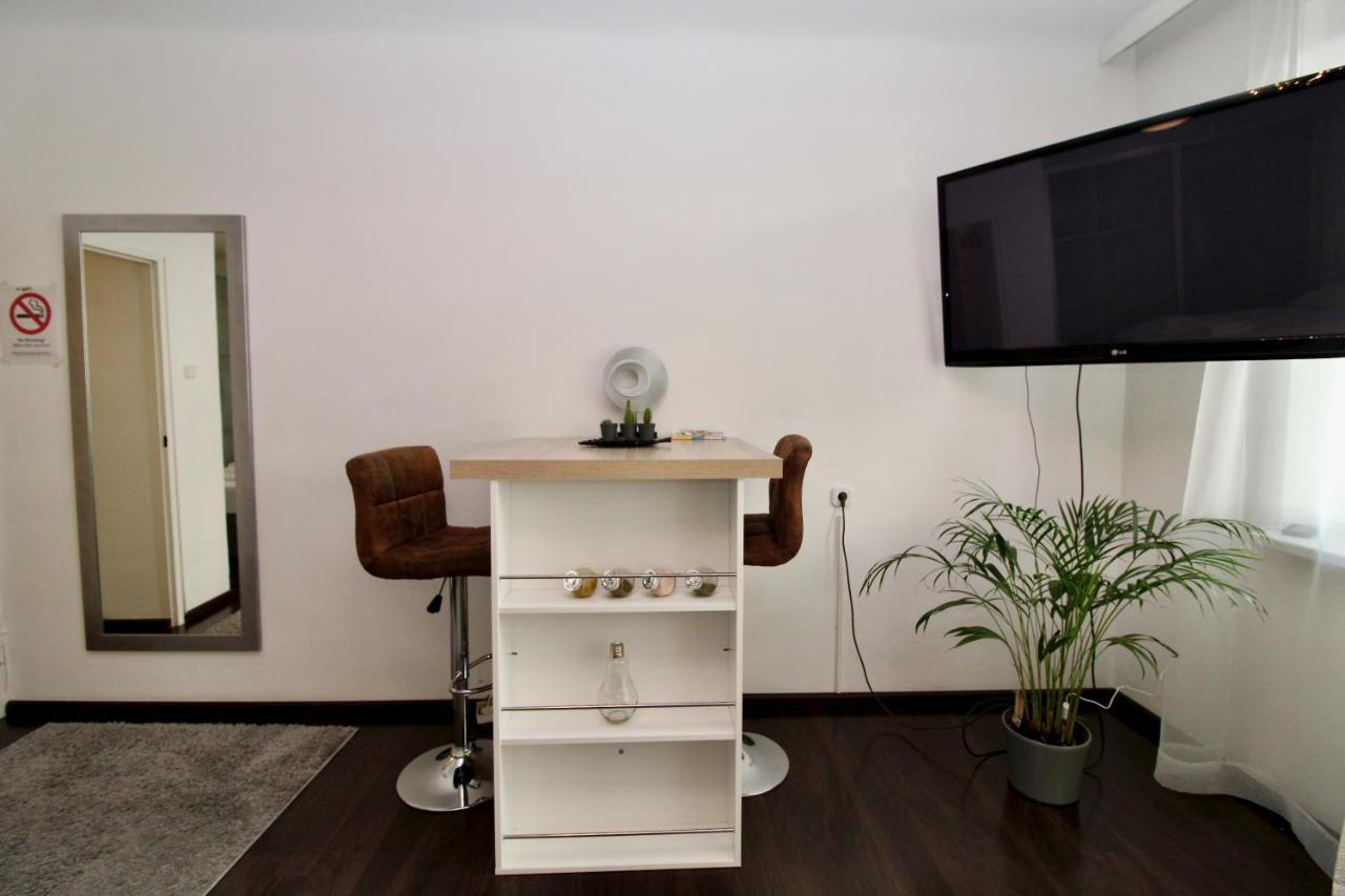 Balcony Apartment - Next To Opera Виена Екстериор снимка